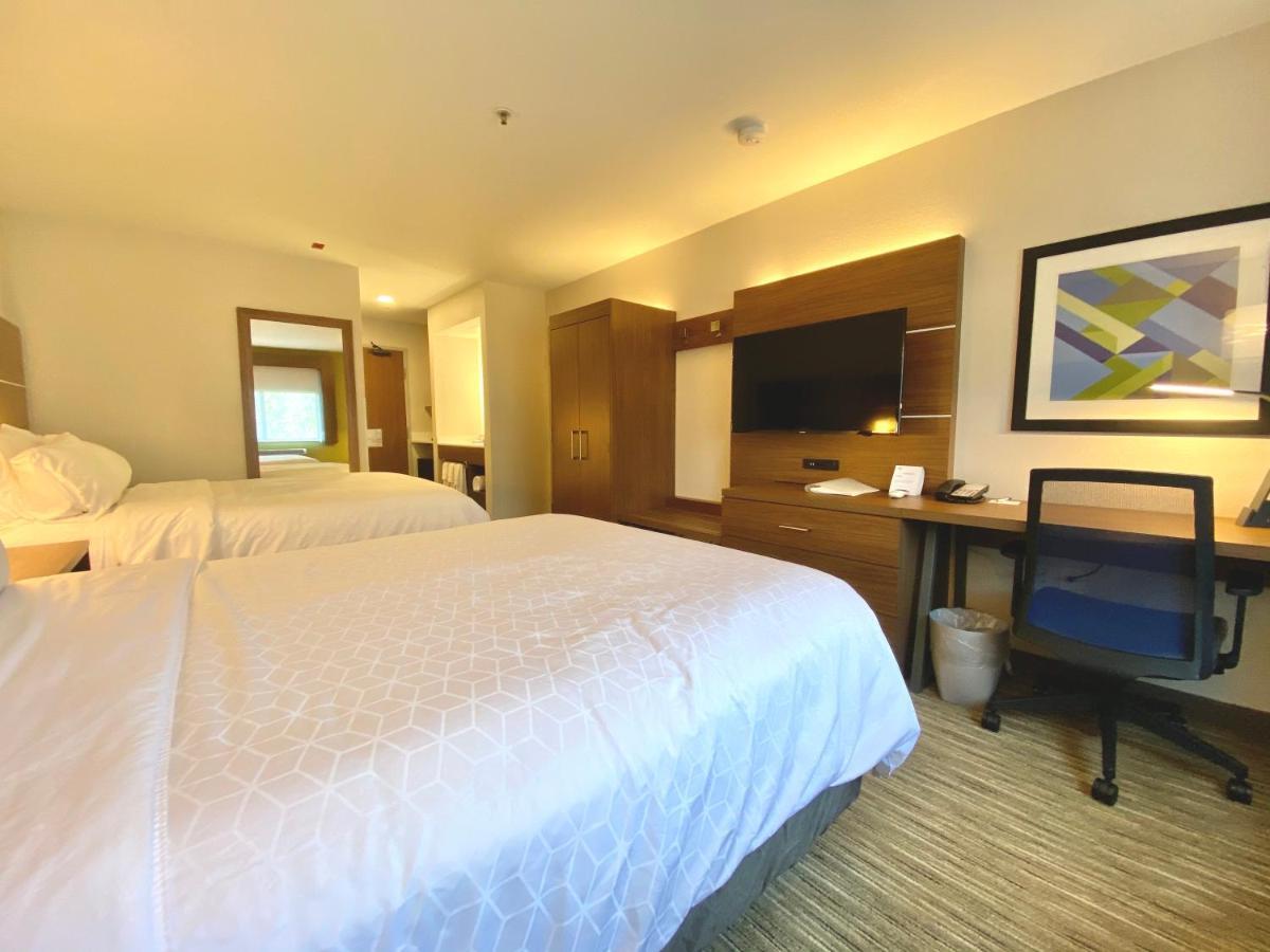 Standard Queen Room with Two Queen Beds