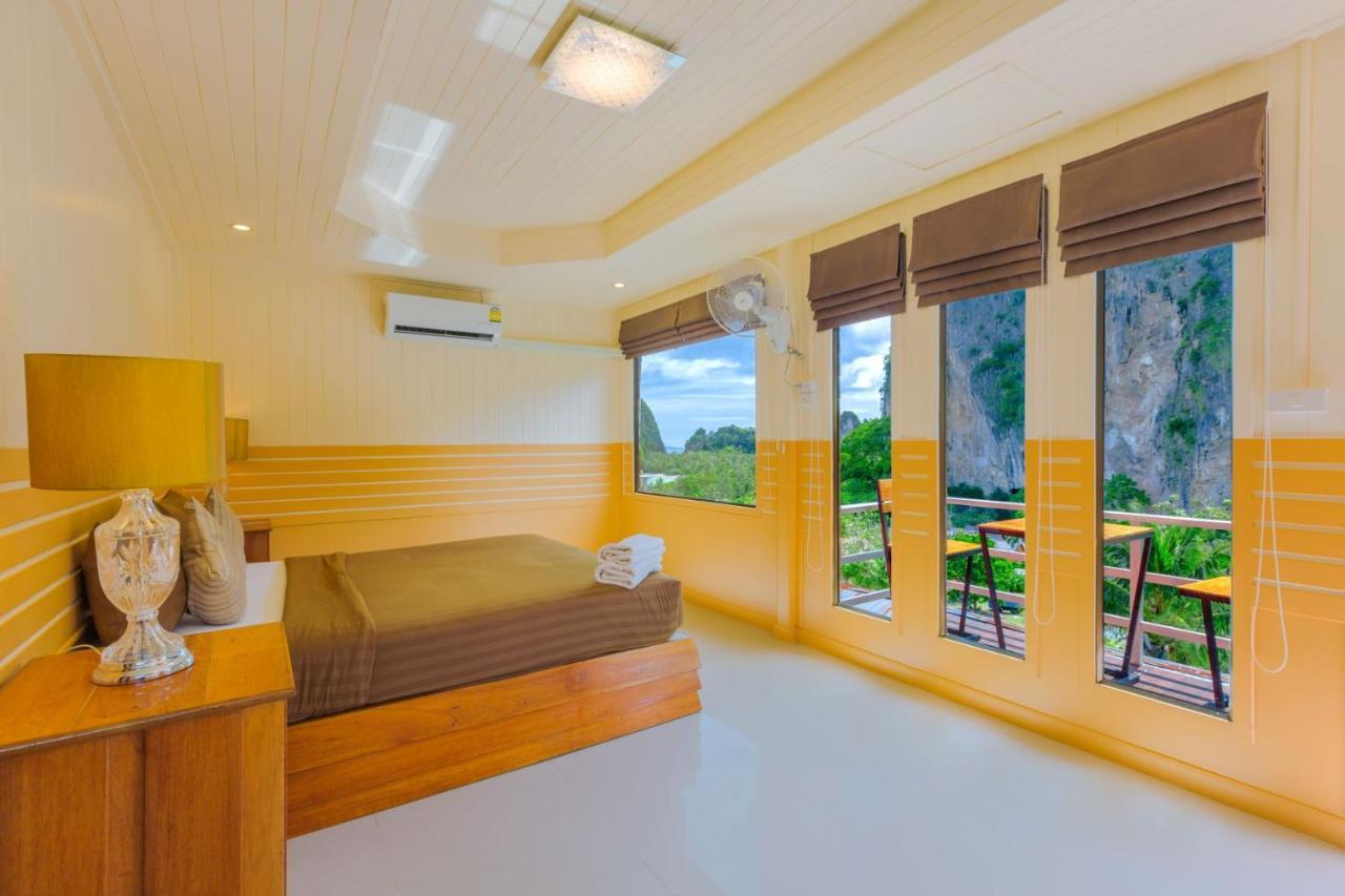 Double Room Mountain View