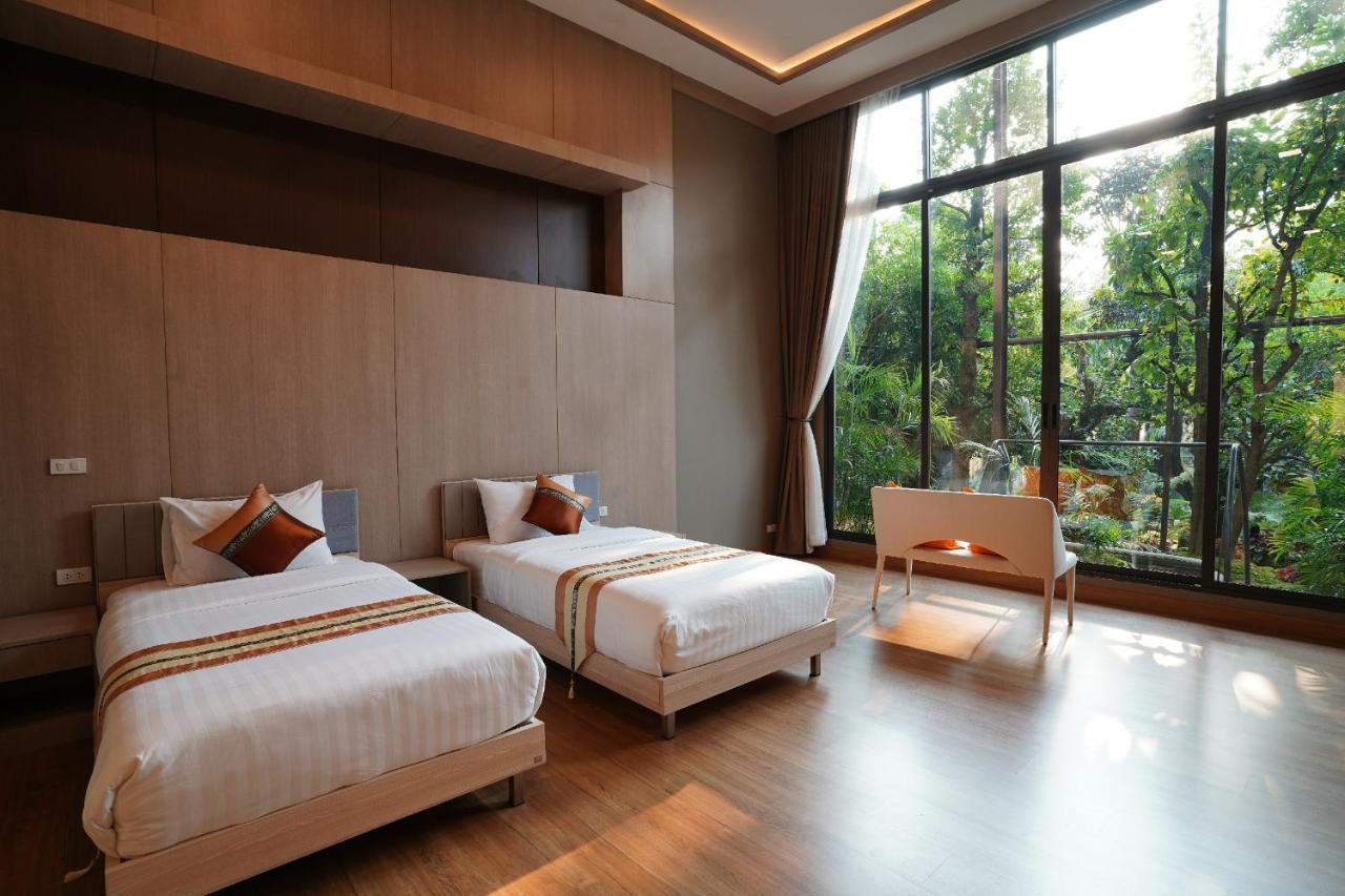 Family Room,1044981490:JPEG