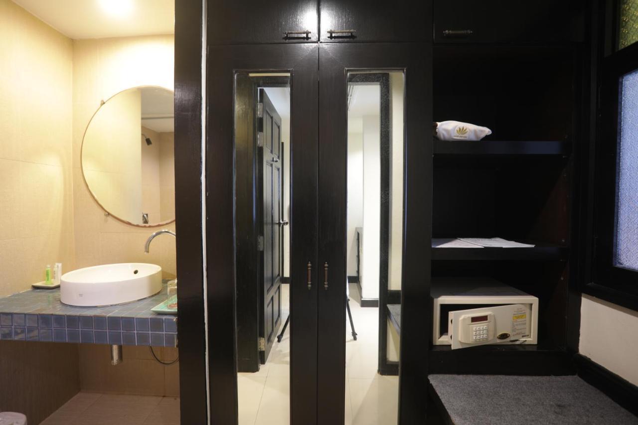 Superior Twin Room with Pool View