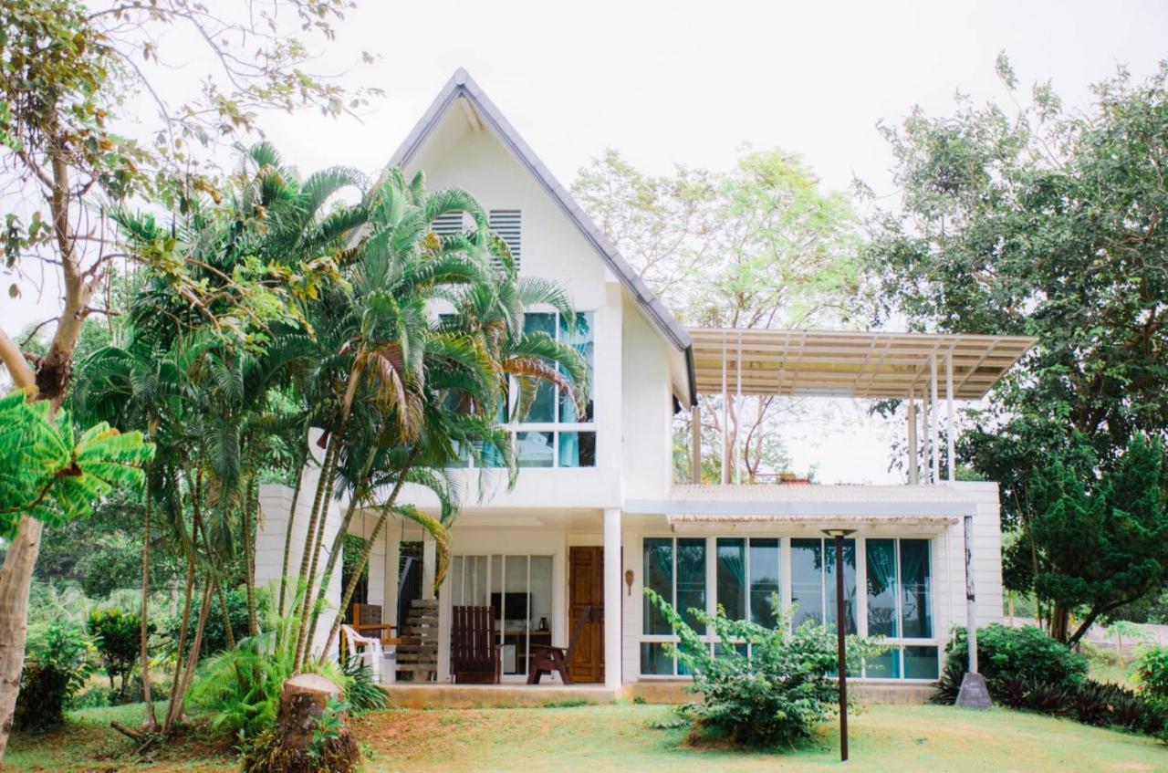 Deluxe Family Bungalow Beach Front
