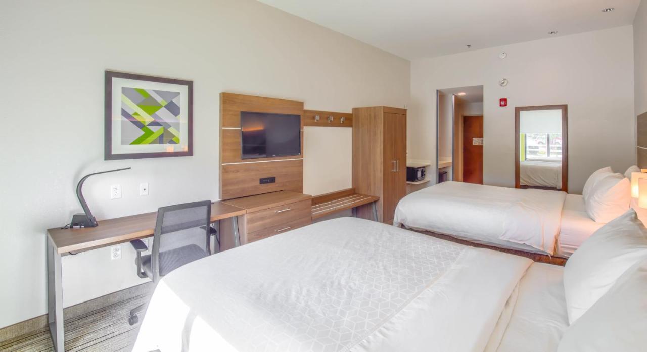 Standard King Room with Mobility Accessible Roll-In Shower