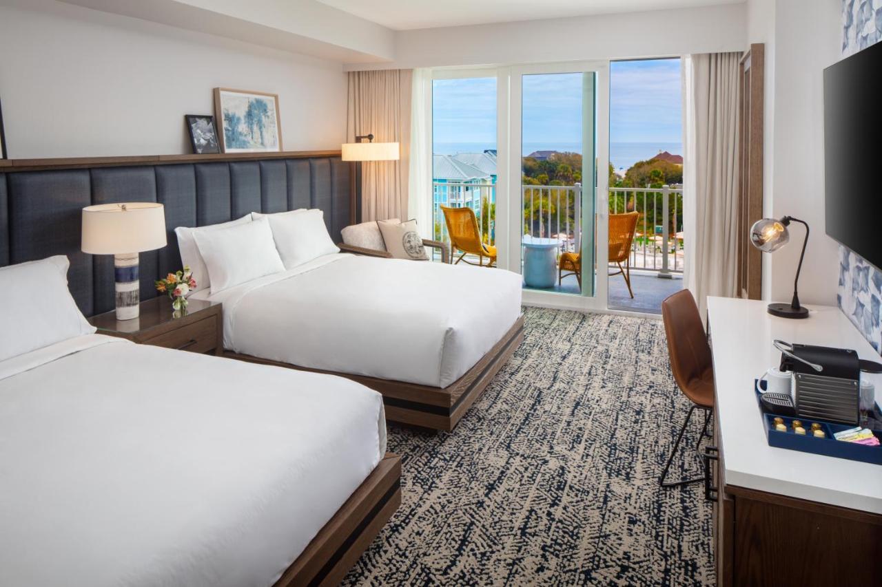 Queen Room with Two Queen Beds and Premium View