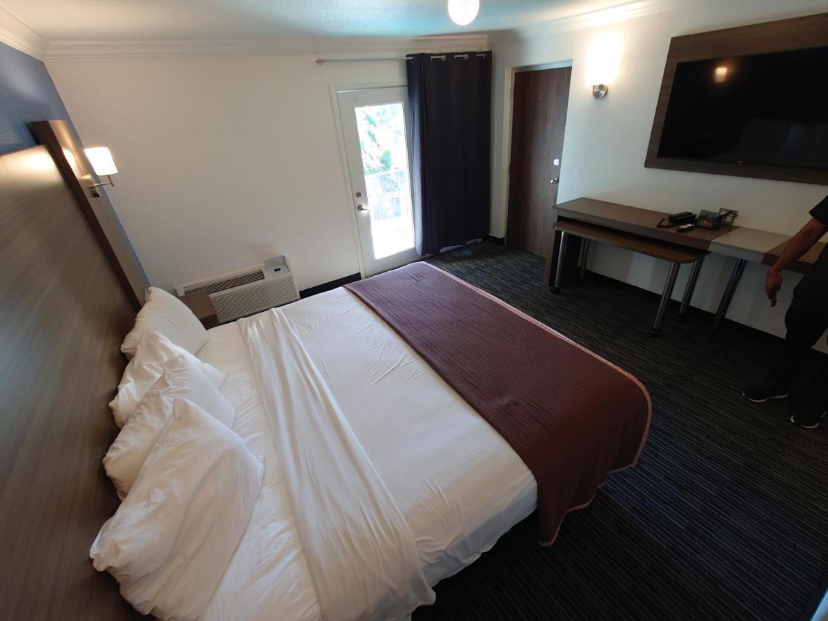 King Renovated Room With Pool View,1121668401:JPEG