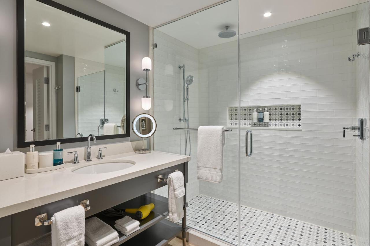 Queen Room with Two Queen Beds and Partial View,1663809168:JPEG