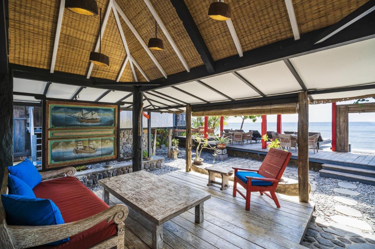 Jemeluk Premium Beachfront Cottage