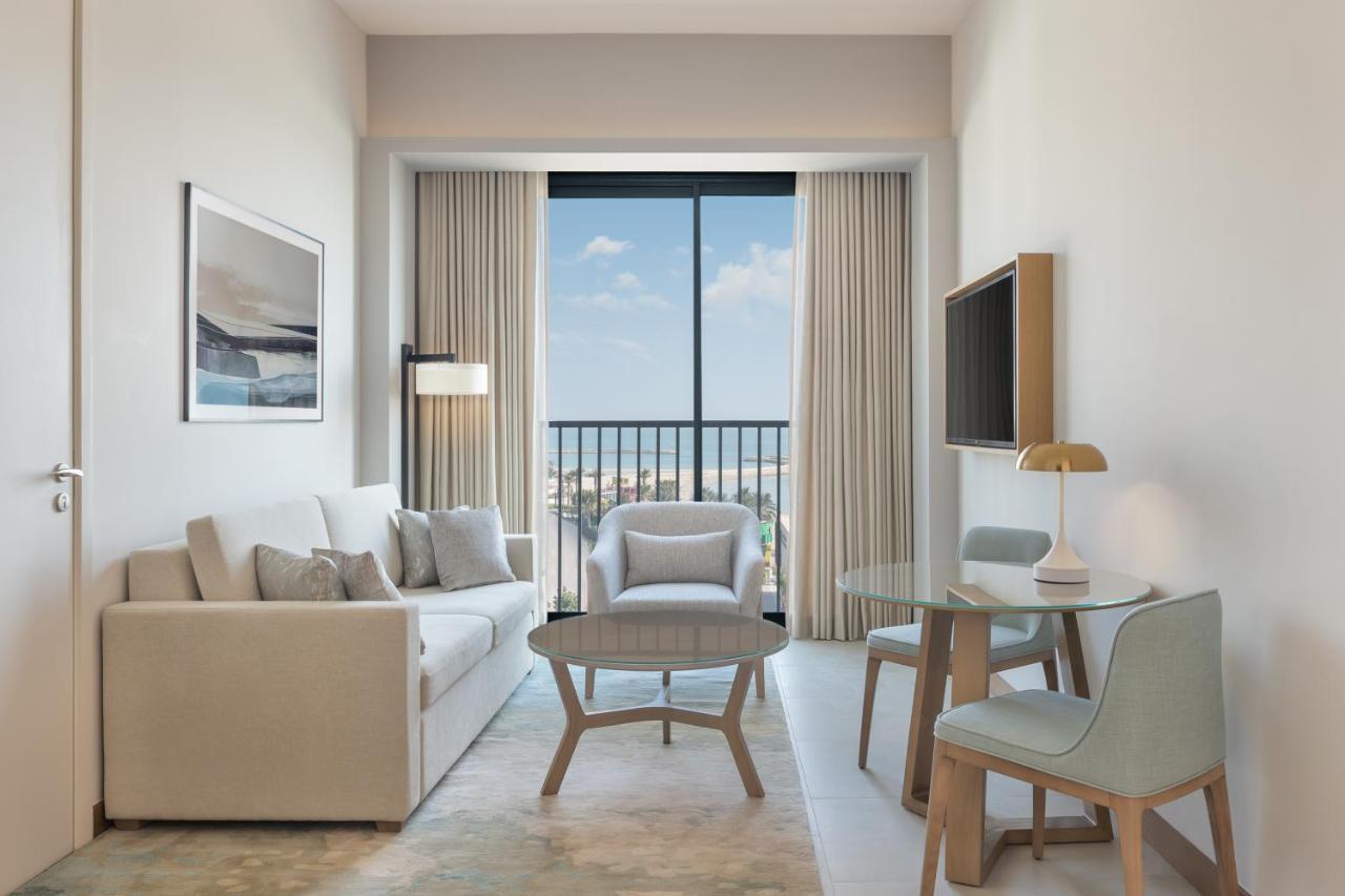 Deluxe Sea View Suite