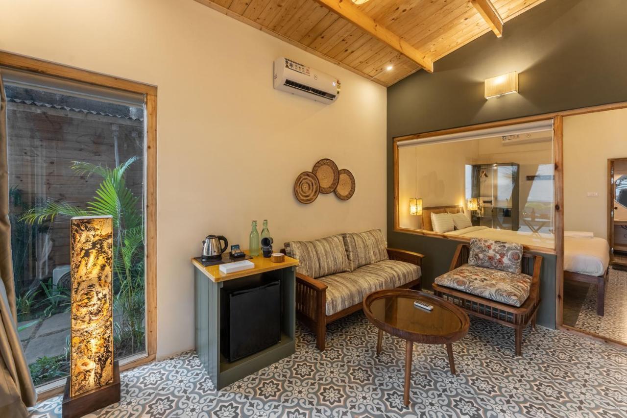 Suite with Jacuzzi (partial sea view)