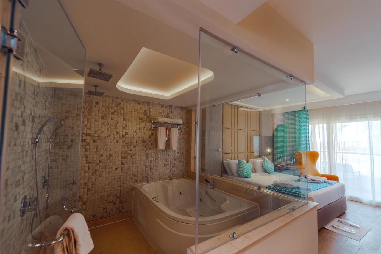 Deluxe Jacuzzi Room,1238779987:JPEG