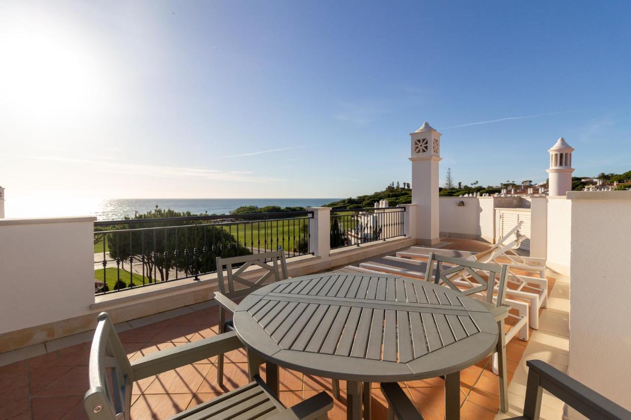 Apartamento de 2 Quartos com Vista Parcial do Mar - Primeiro Andar