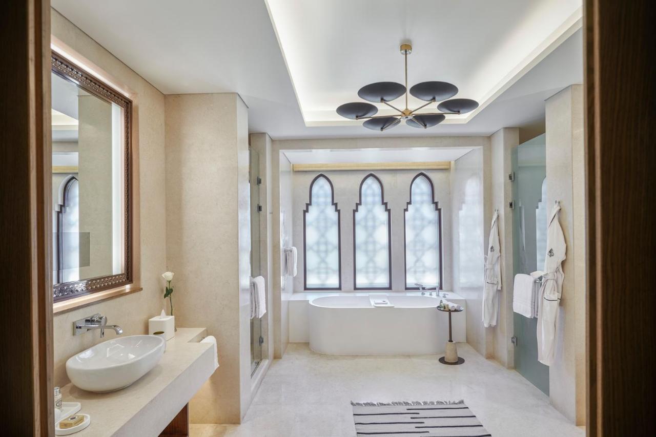 Apartament typu Imperial Suite z łóżkiem typu king-size i basenem