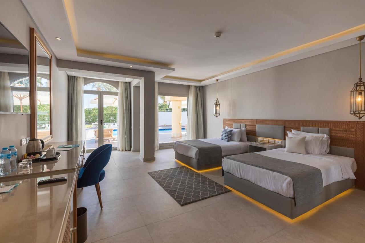 Executive Swim-Up Suite Sea View Posh Club