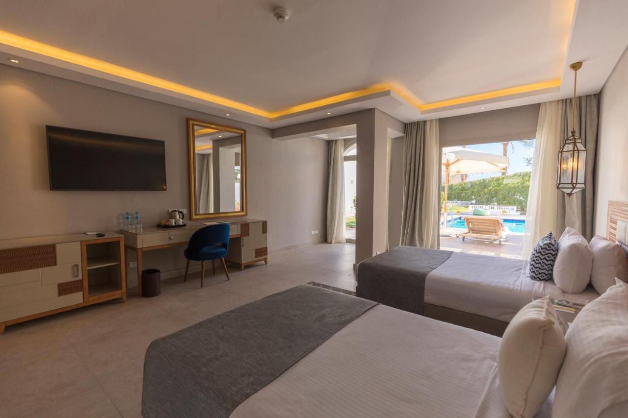 Executive Swim-Up Suite Sea View Posh Club