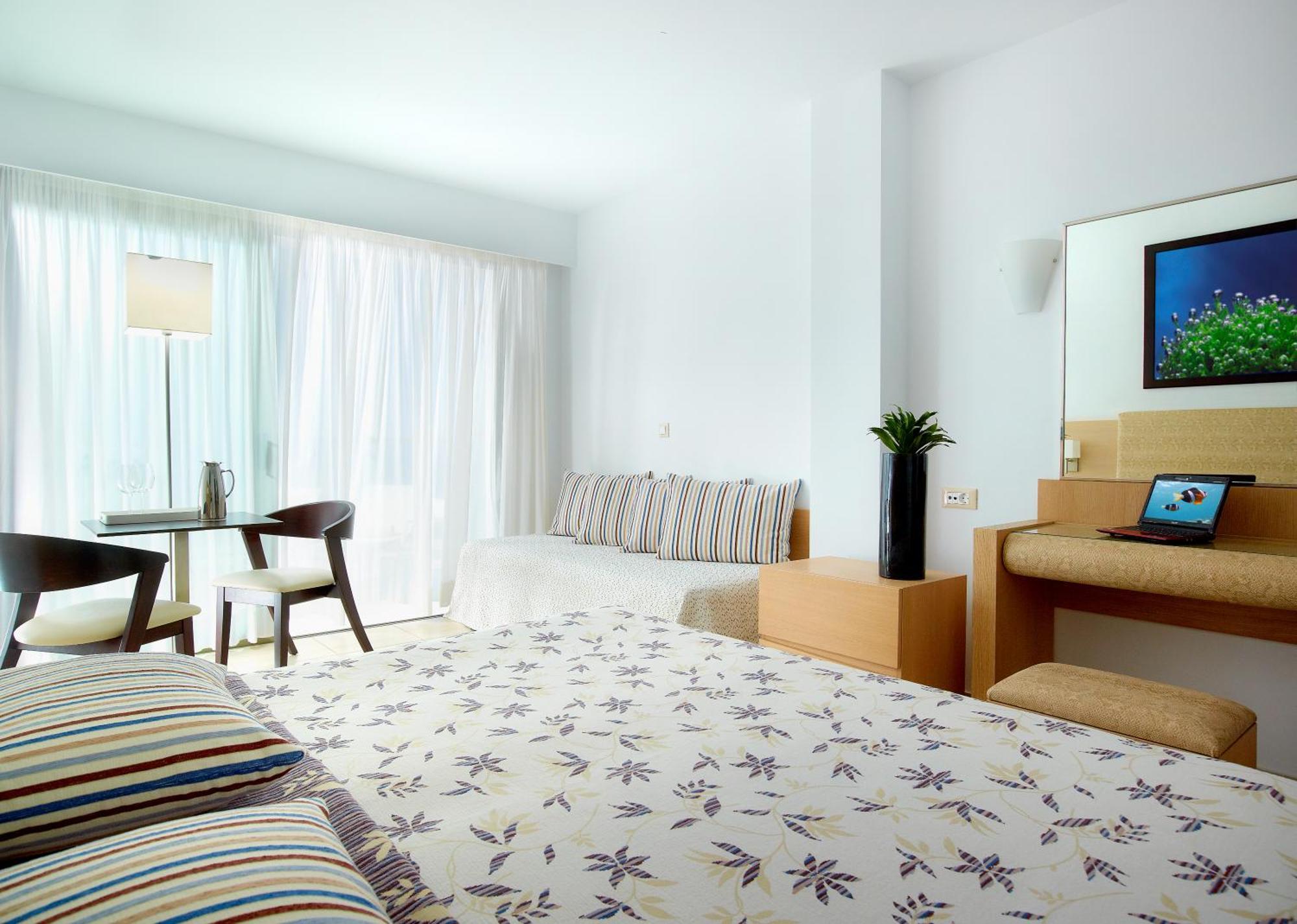 Superior Double Room with Pool View
