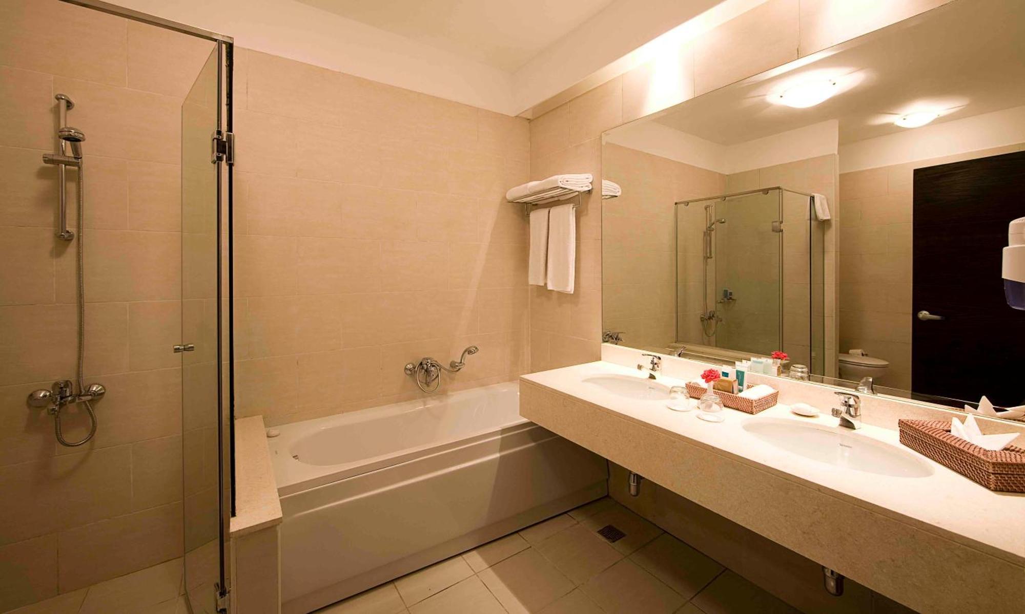 Superior, Queen or Twin Bed, Pool View