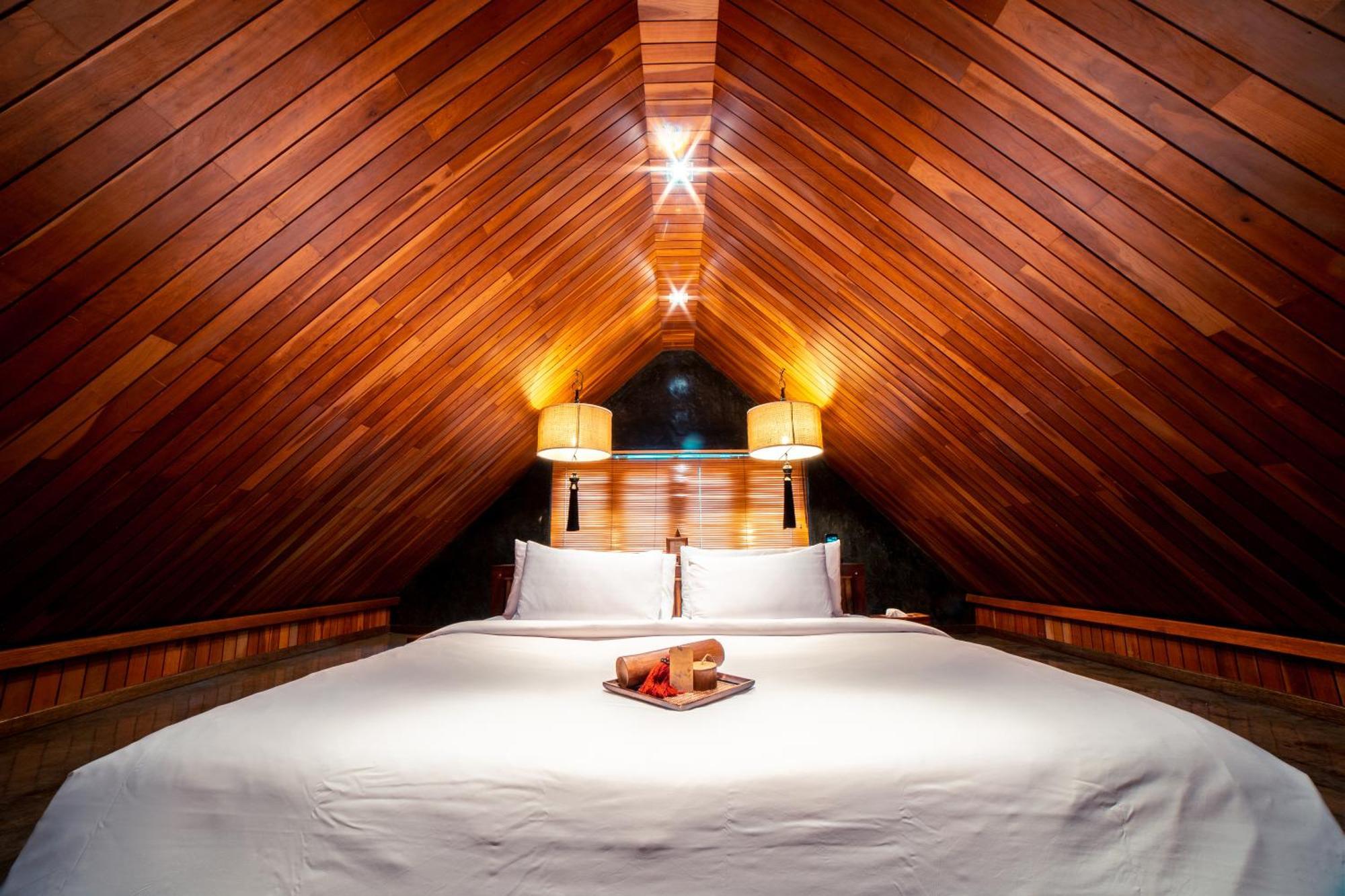 The Loft (dengan Ruang Tamu dan Kolam Renang Peribadi)