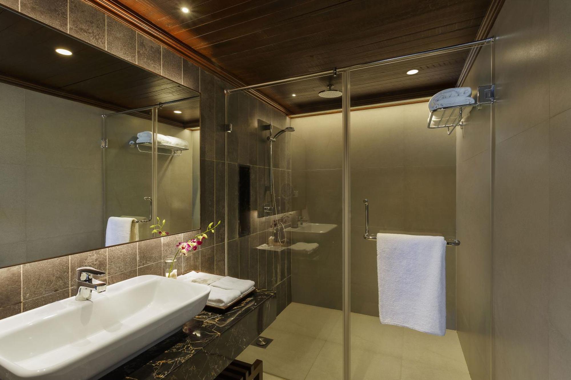 Suite(2 pints of beer on arrival with each rooms booked) + 20% off on F&B