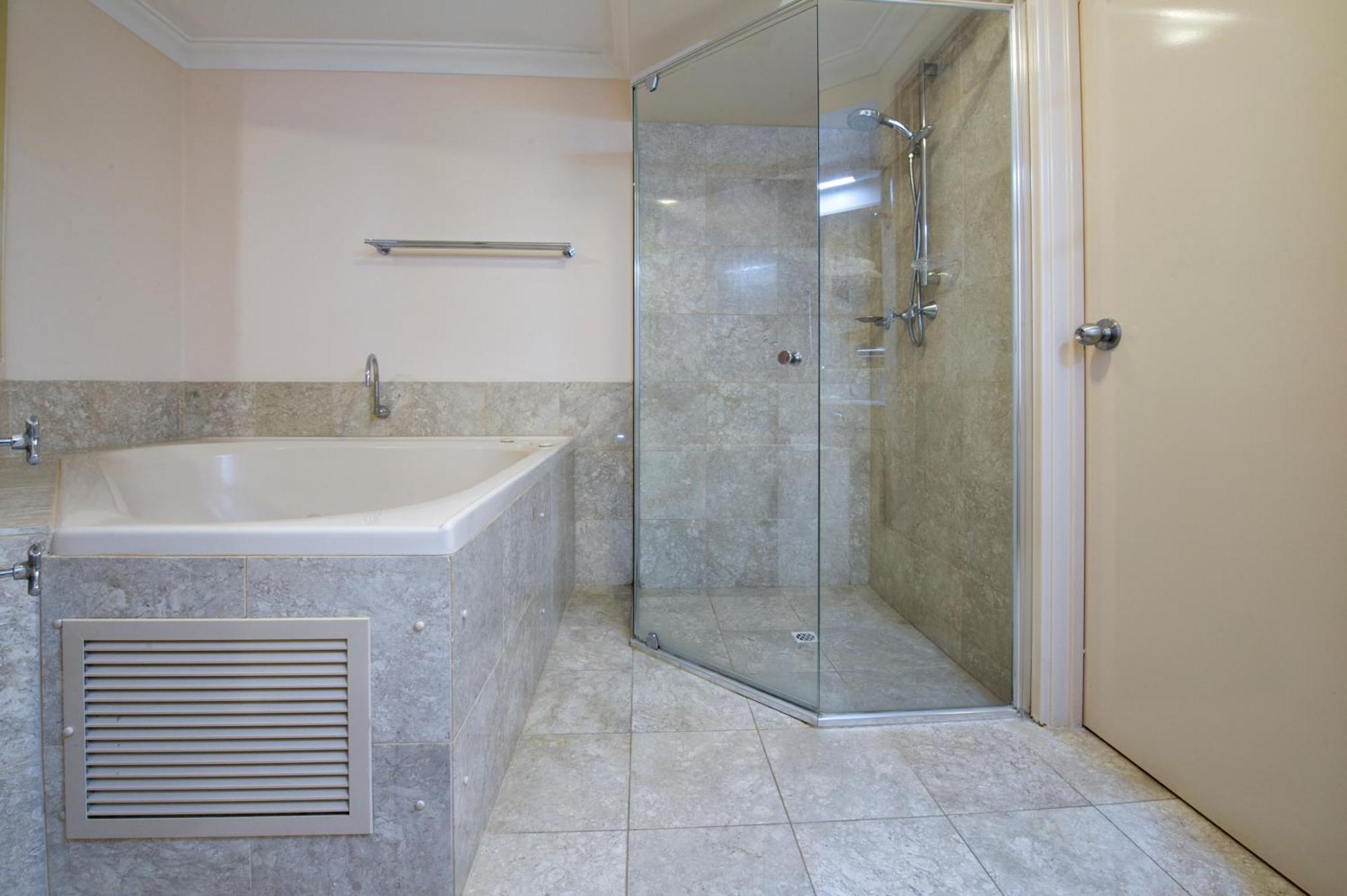 Three-Bedroom Apartment,1220023744:JPEG