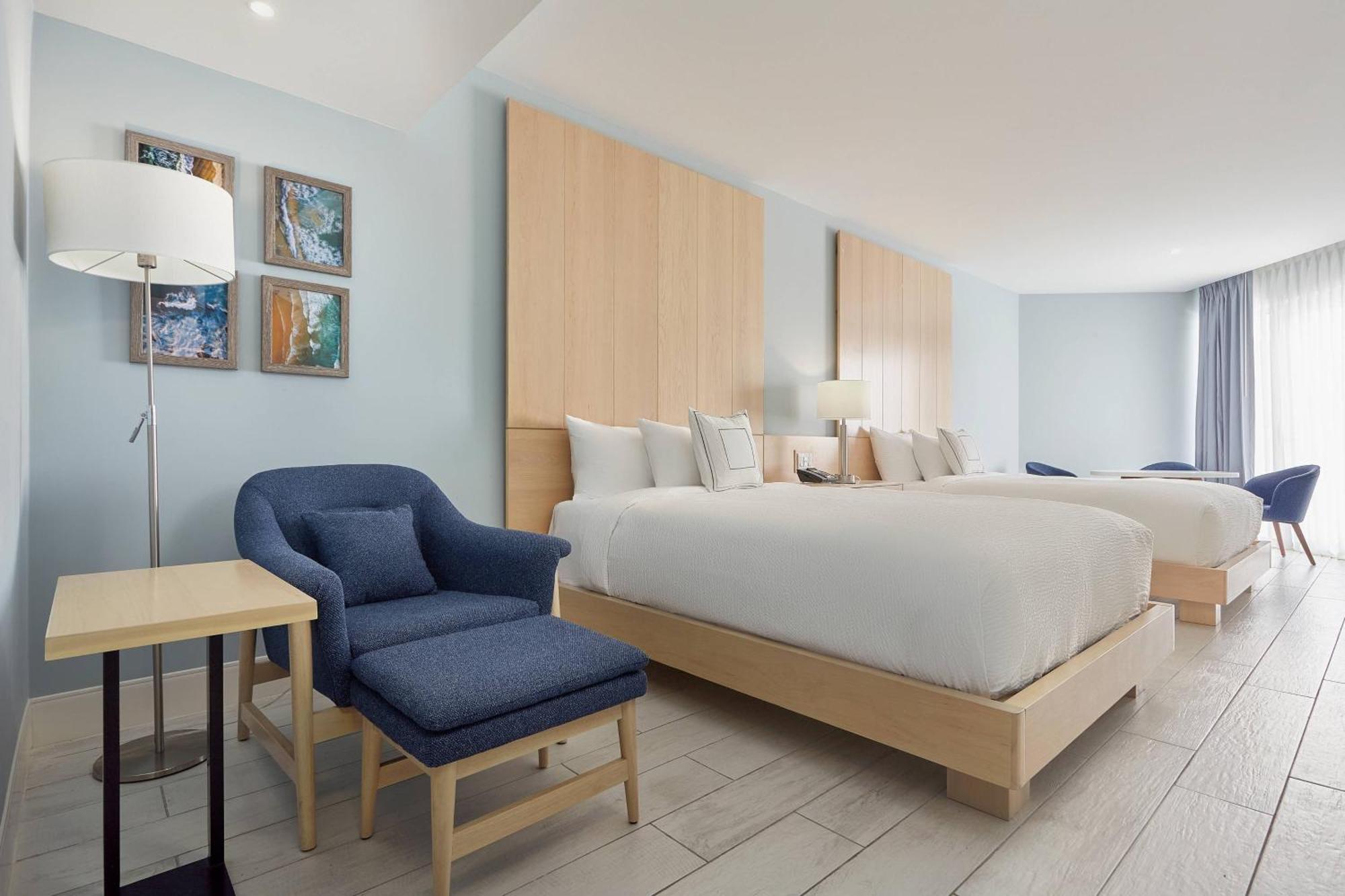 Queen Room with Two Queen Beds and Pool View,1404860078:JPEG