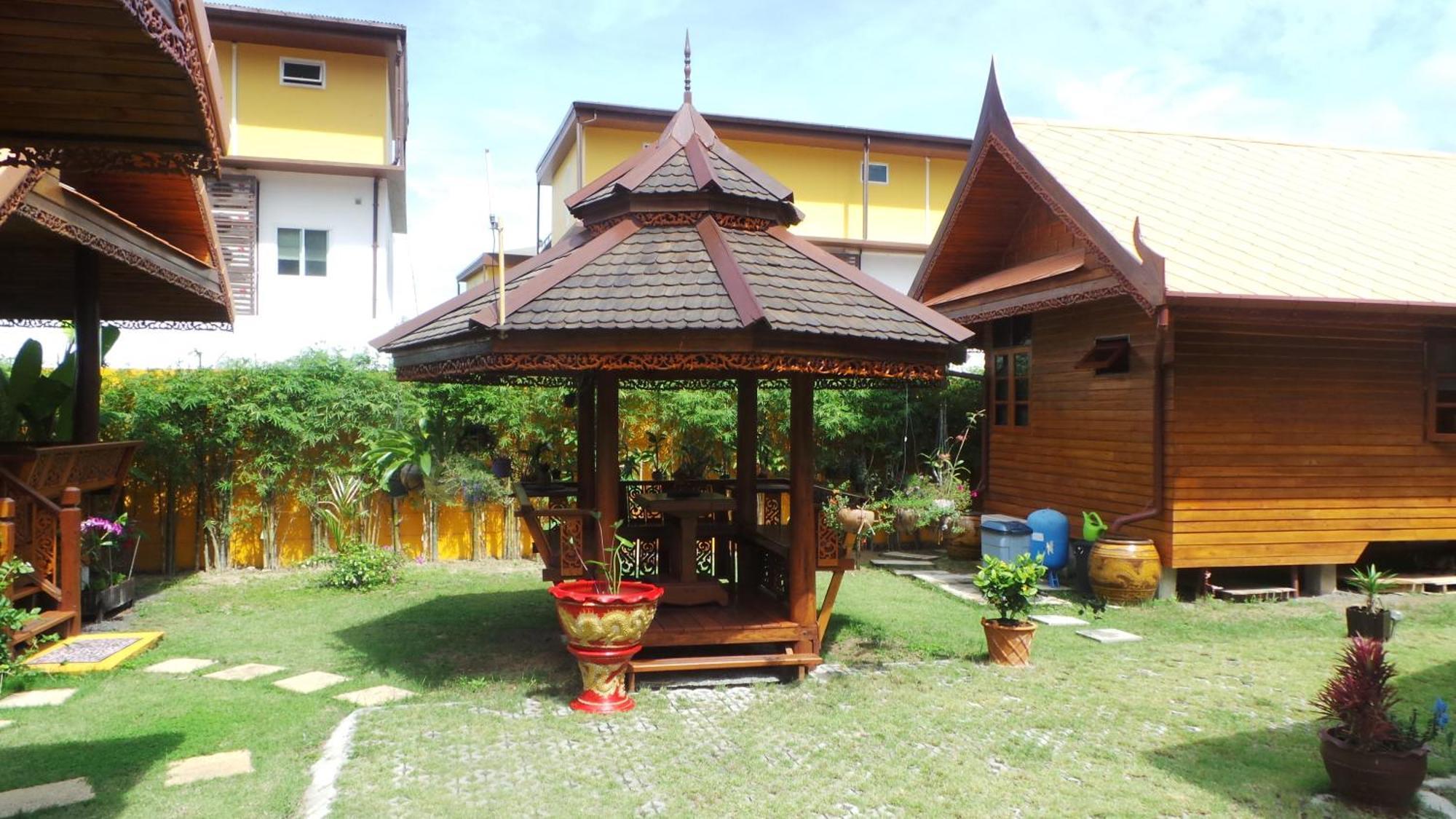 Deluxe Bungalow with Garden View