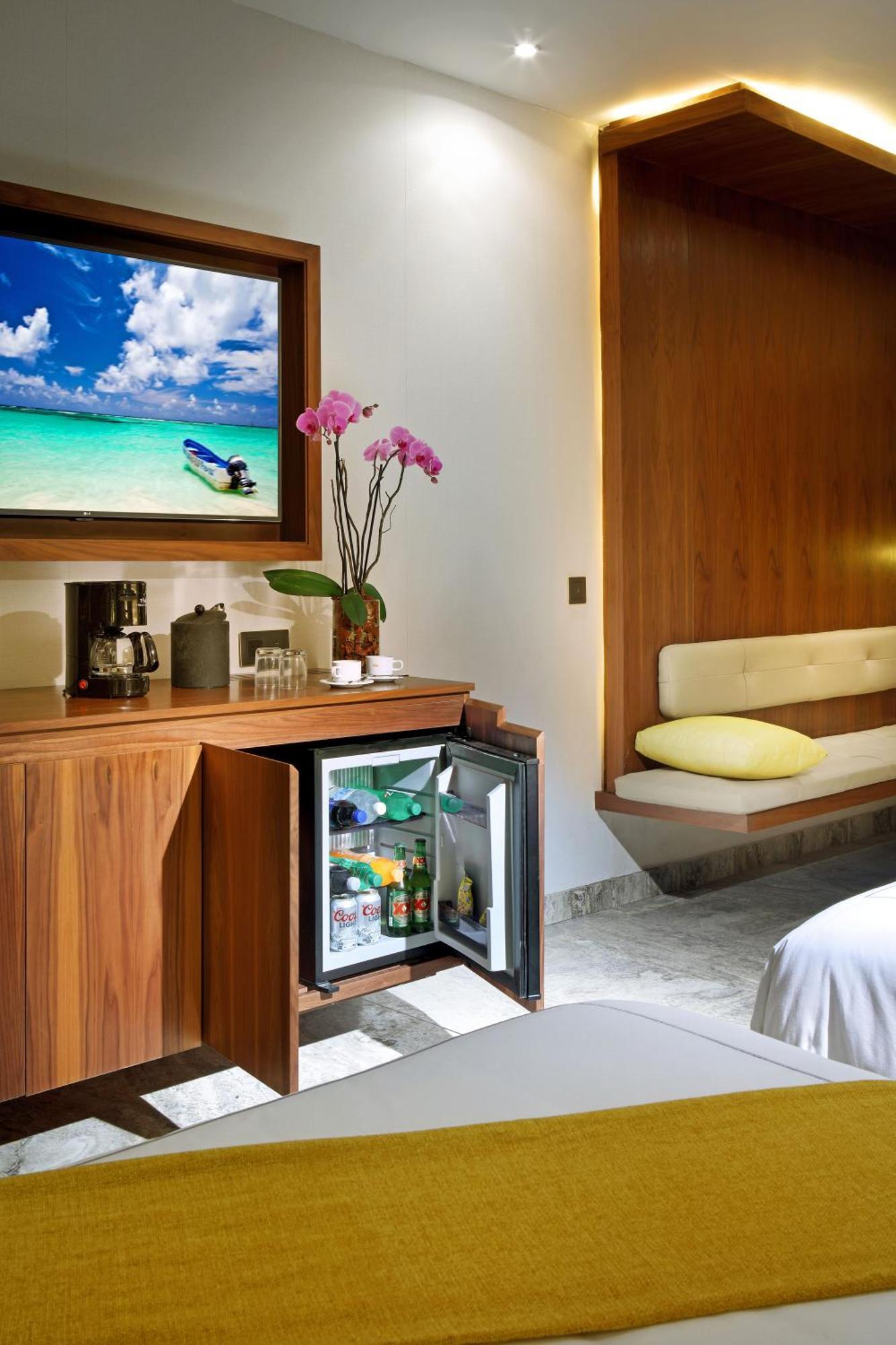 Family Selection Junior Suite Beachside Panoramic Ocean View