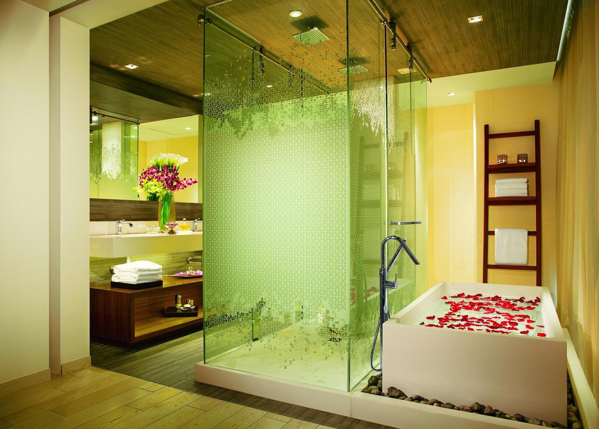Preferred Club Master Suite Ocean Front