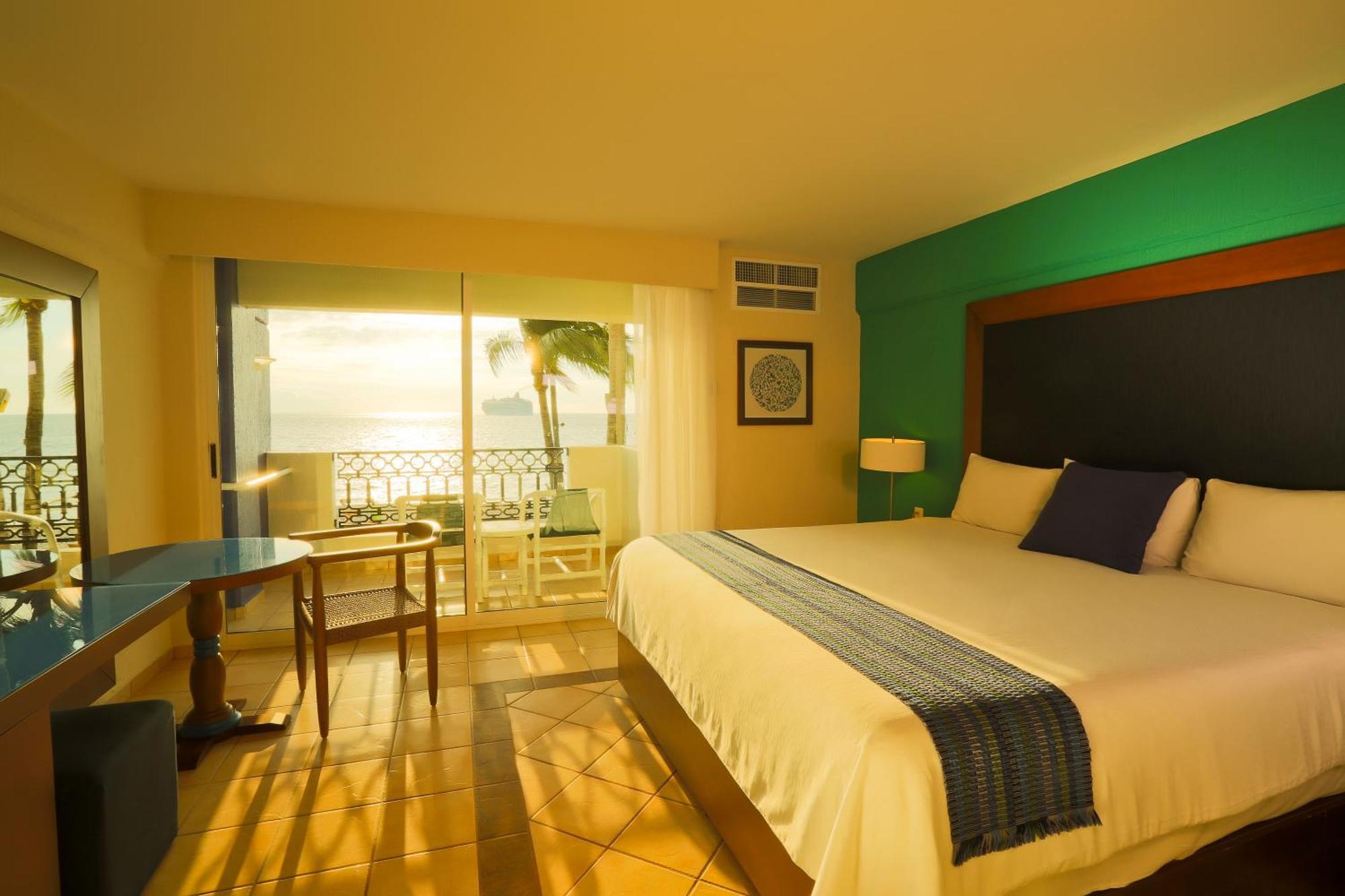 Kamer met Kingsize Bed en Uitzicht op Zee