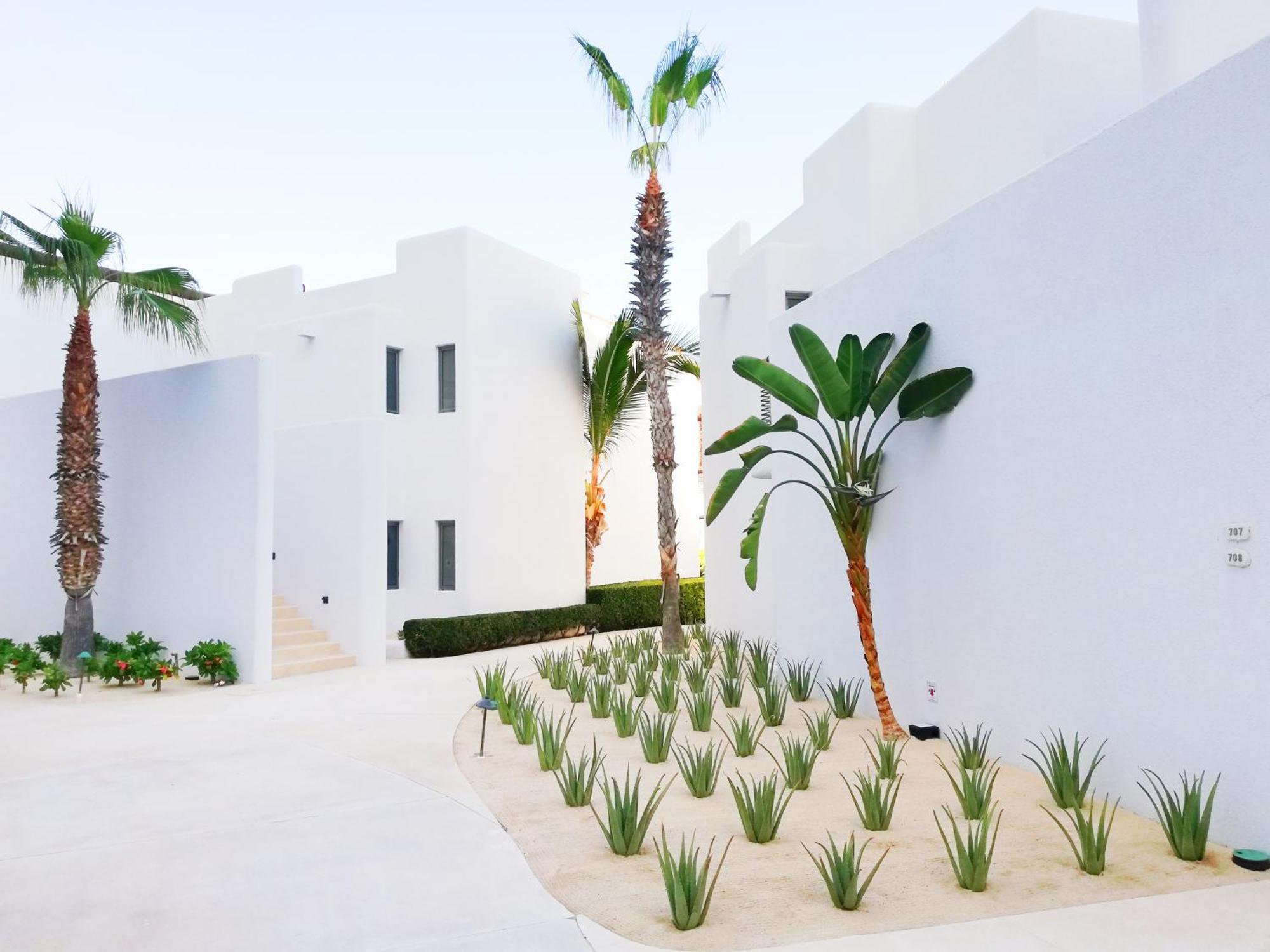 Casita con piscina pequeña y vistas al jardín
