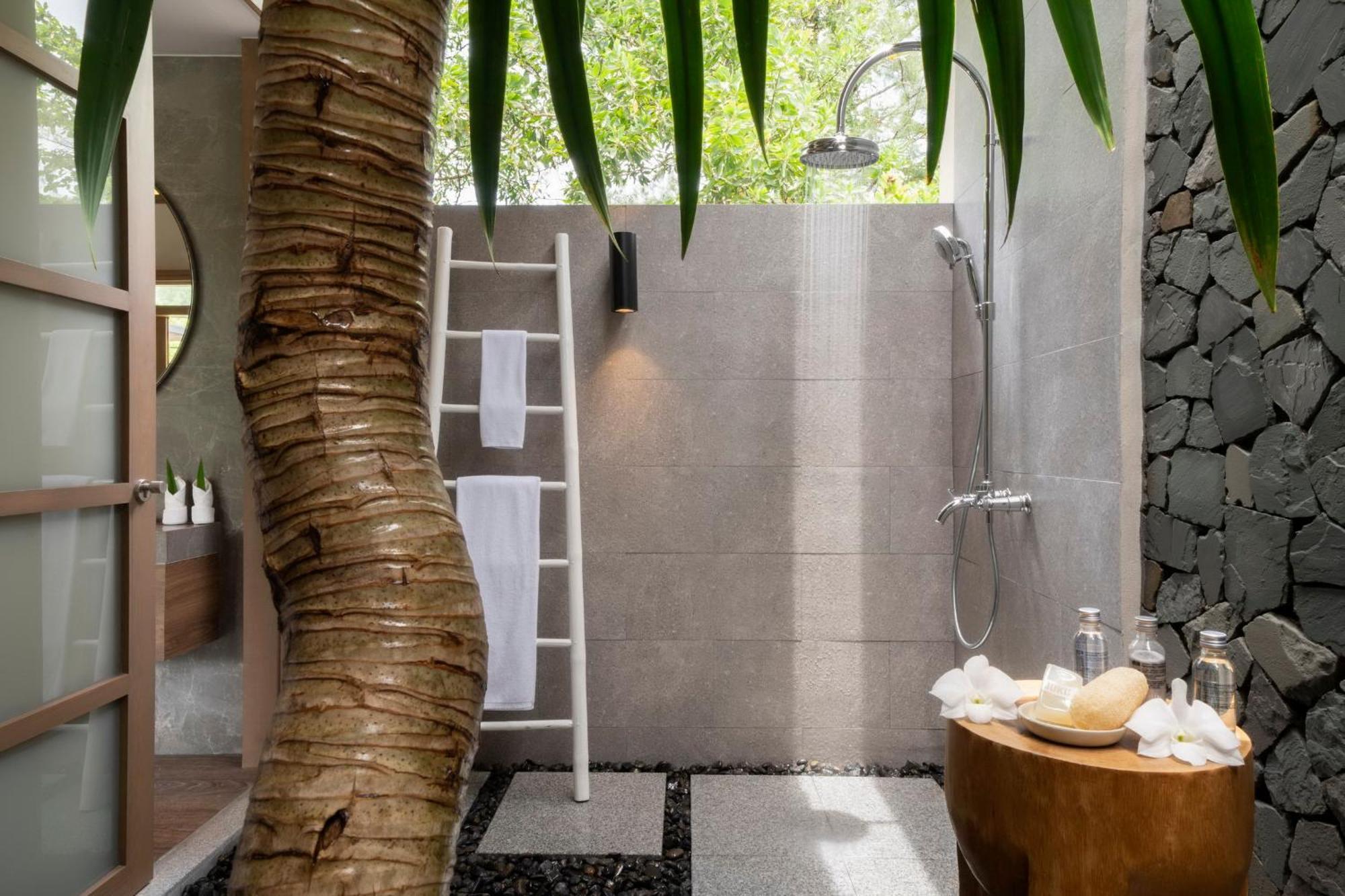 Jacuzzi Pool Suite
