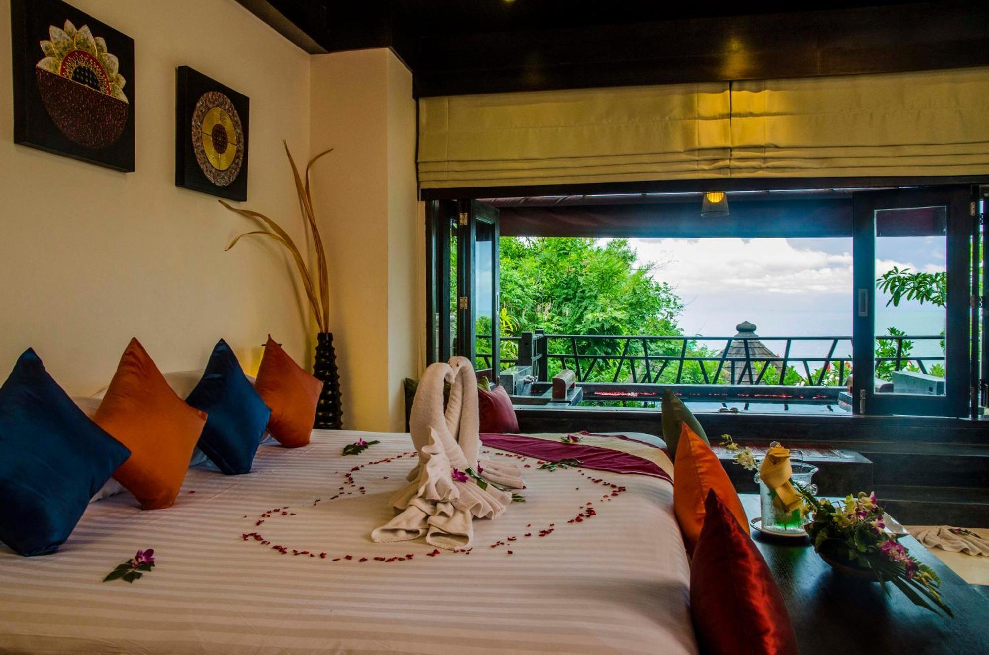 Sunrise Suite with Hot Tub