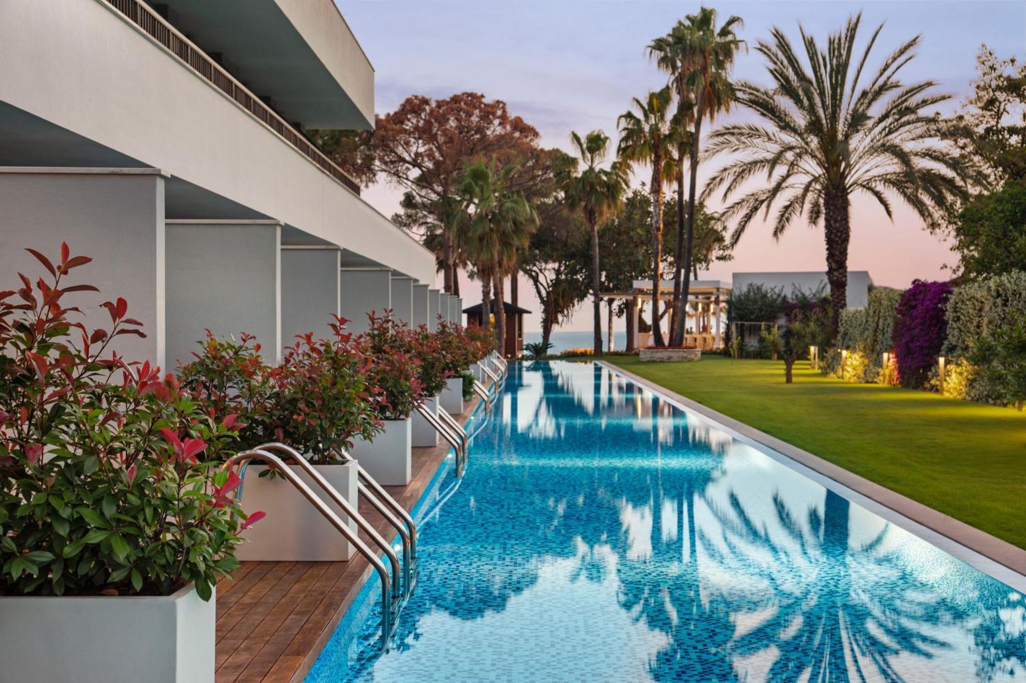 Swim Up Room