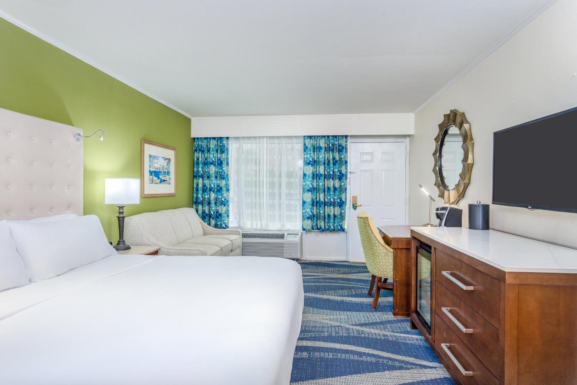 Chambre Lit King-Size - Accessible aux Personnes à Mobilité Réduite / Adapté aux Malentendants