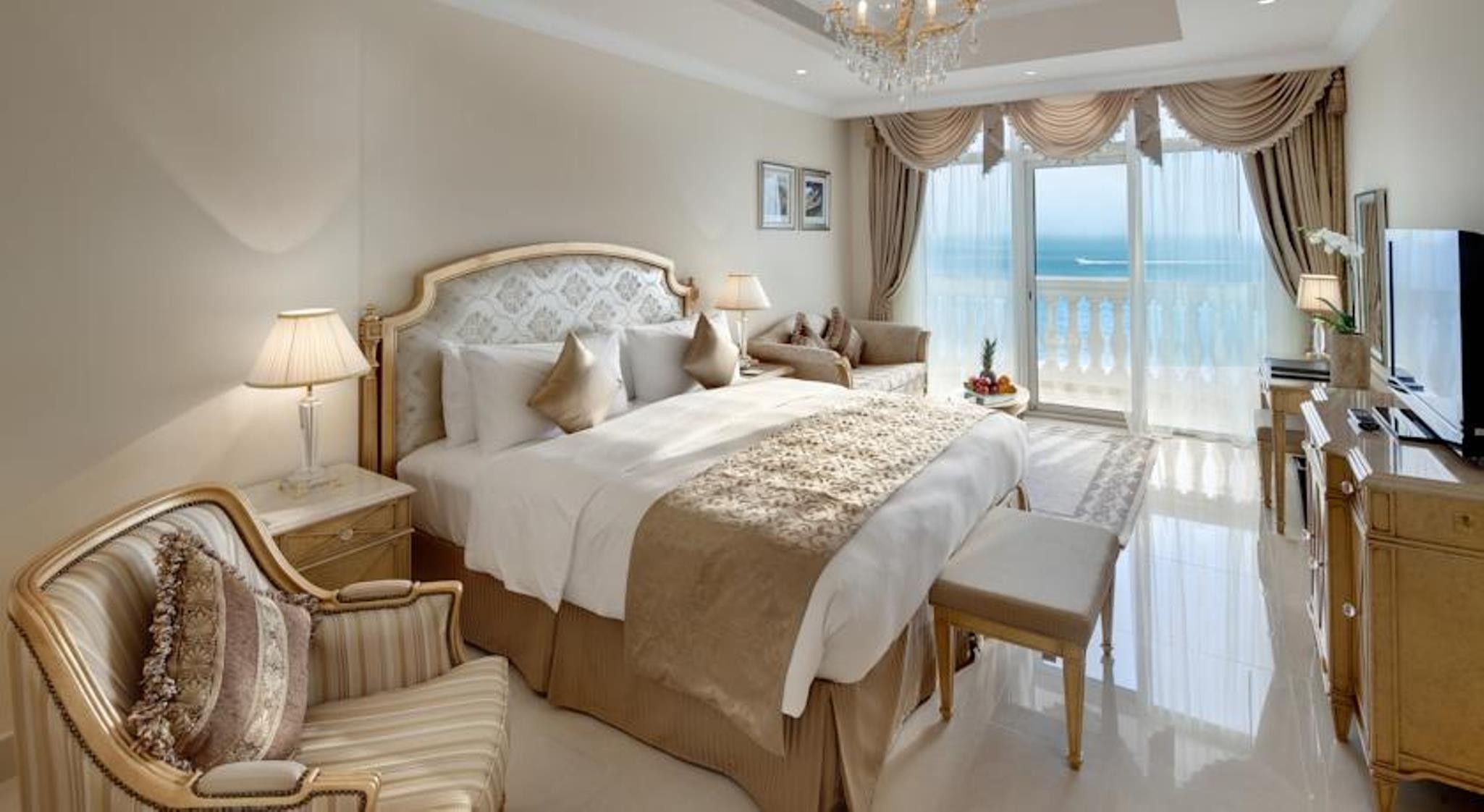 Deluxe 3 Bedroom Family Apartment