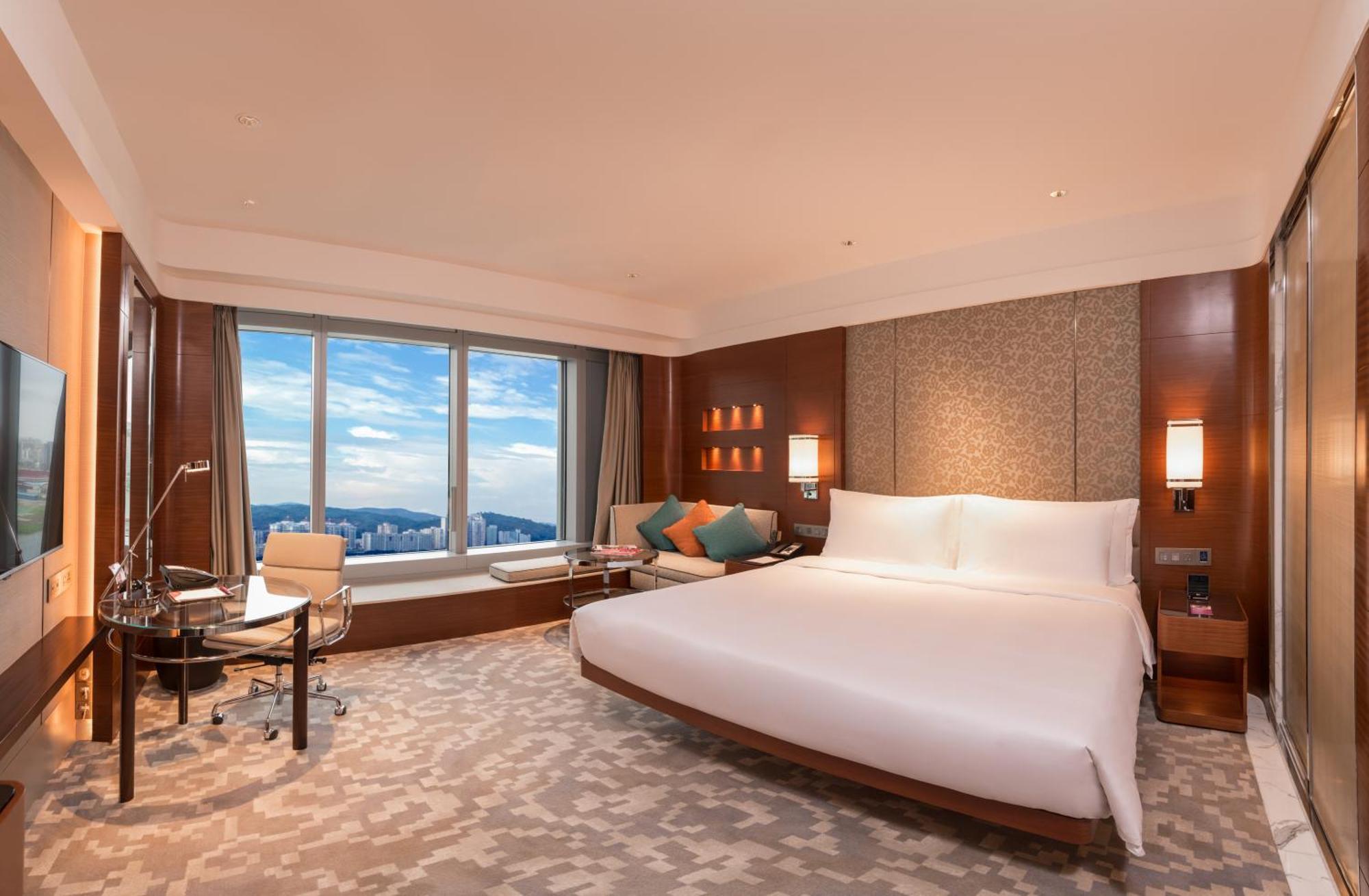 Staycation Offer - Free Upgrade to Deluxe Room with Late Check Out