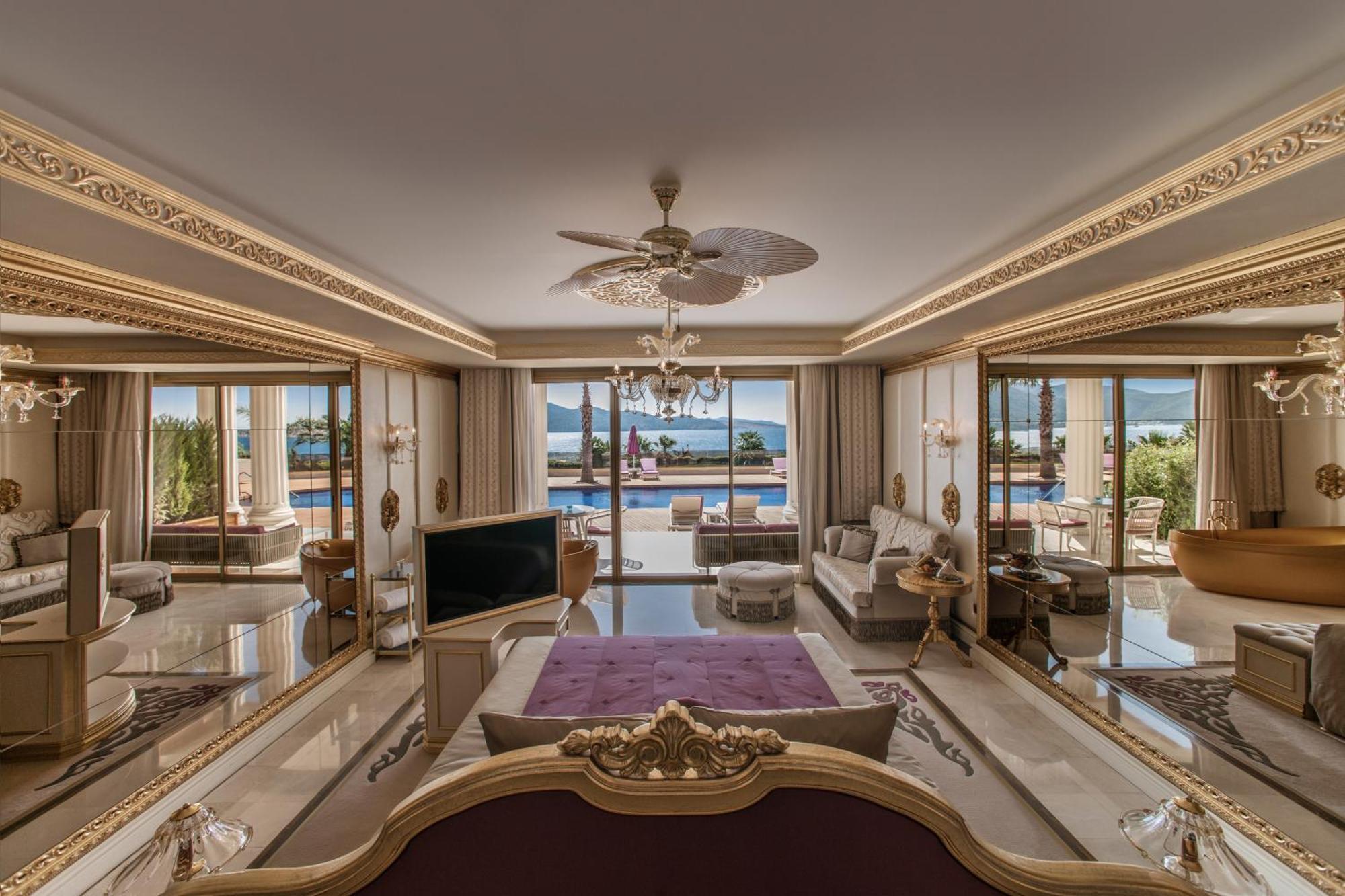 Deluxe Swimup Sea View