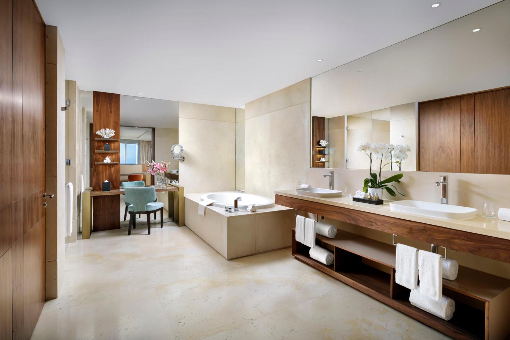 One Bedroom Governor Suite Ocean View