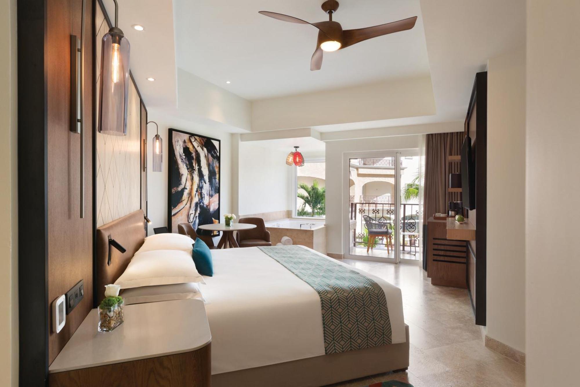 Junior Suite 1 King bed