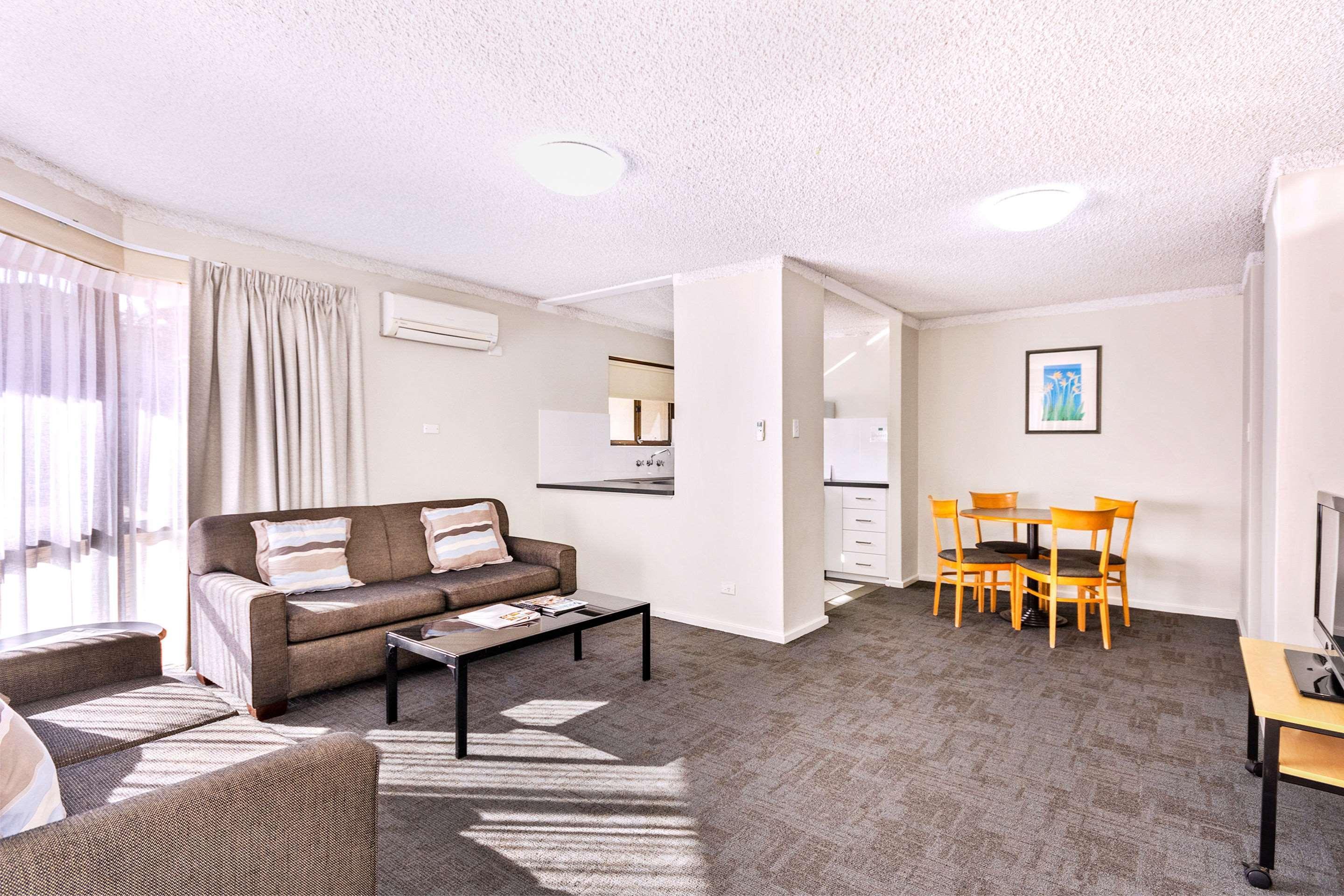 Three-Bedroom Apartment,1220255086:JPEG