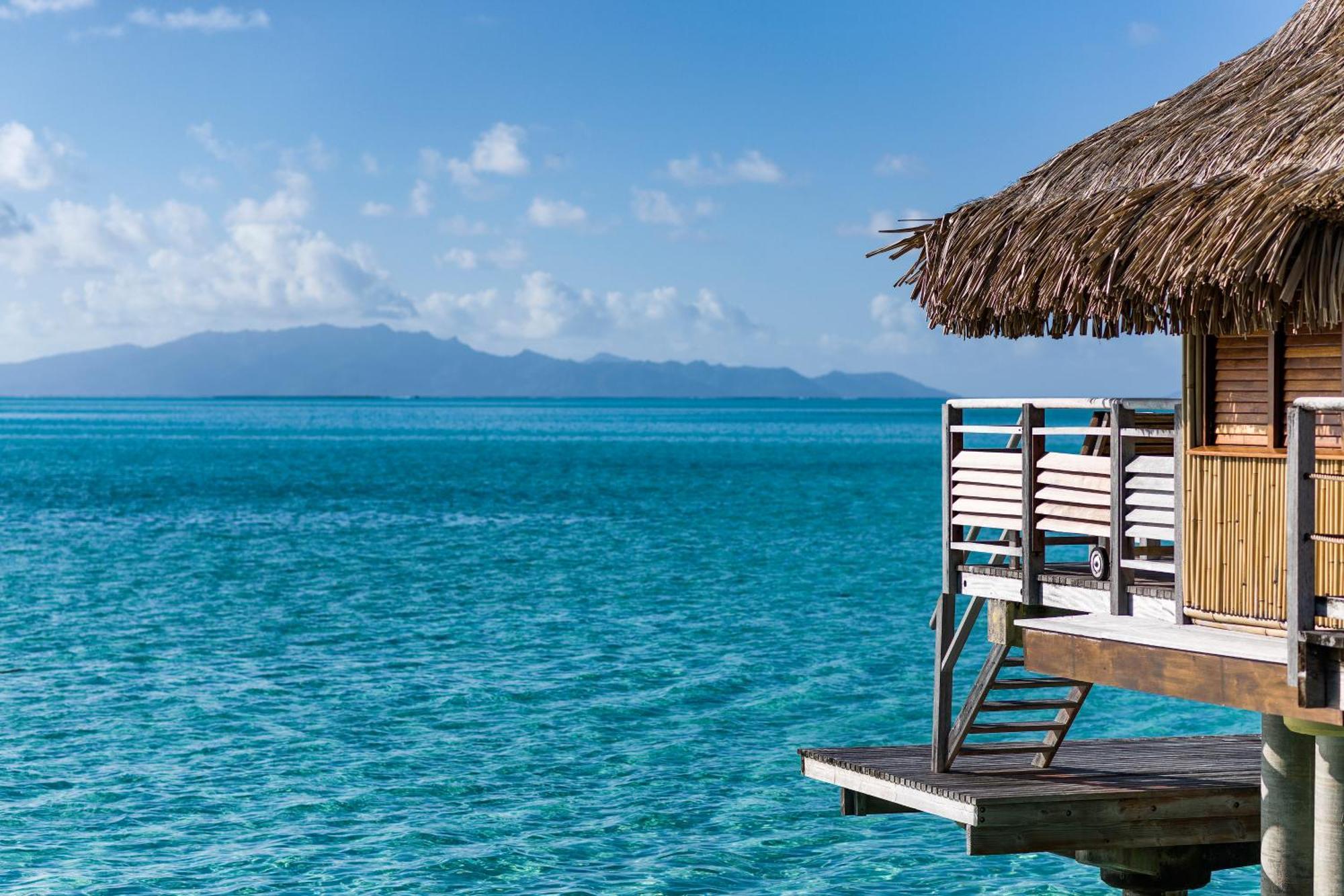 Overwater Bungalow King Bed Mountain View,1596031342:JPEG