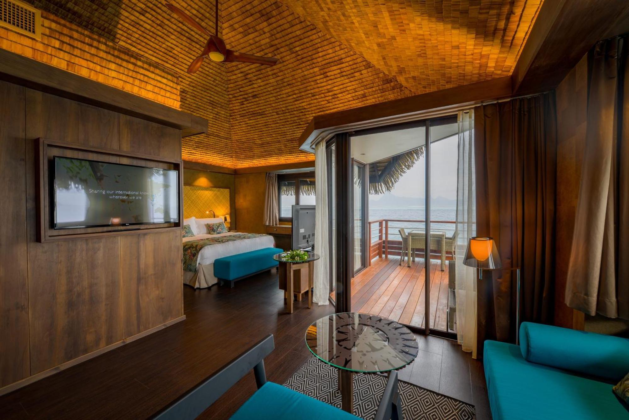 Überwasservilla mit einem Schlafzimmer und Blick auf die Insel