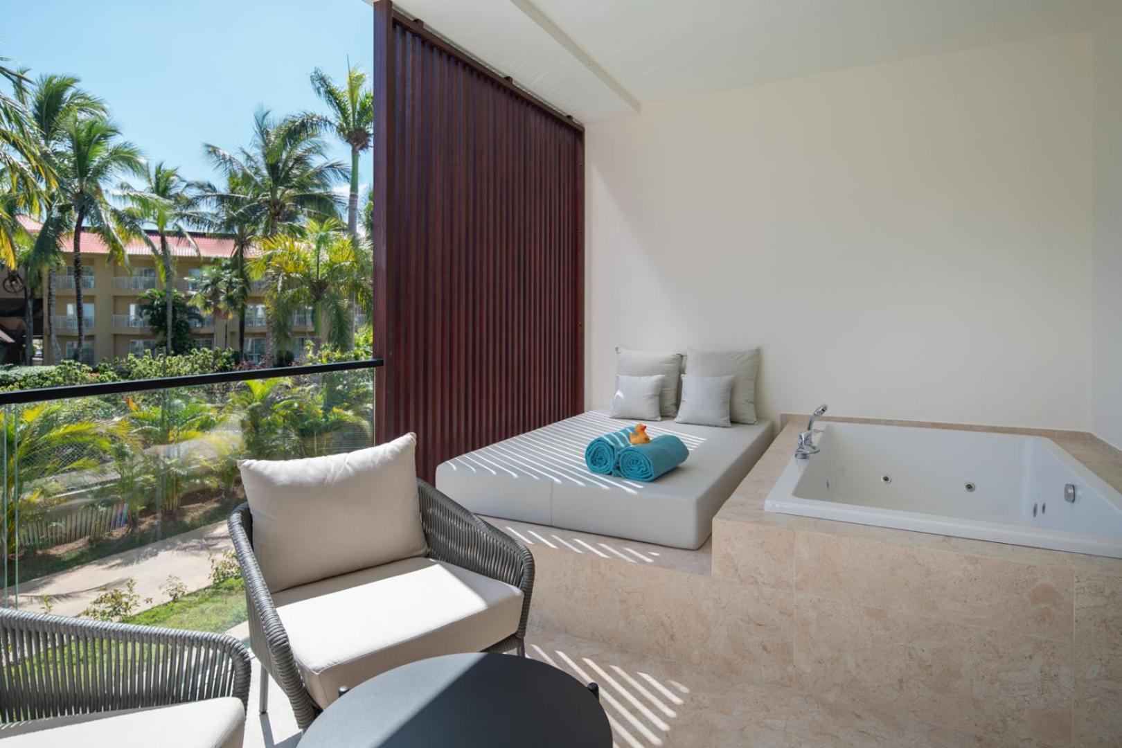 Suíte Júnior Deluxe com 2 Camas de Casal e Vista do Jardim