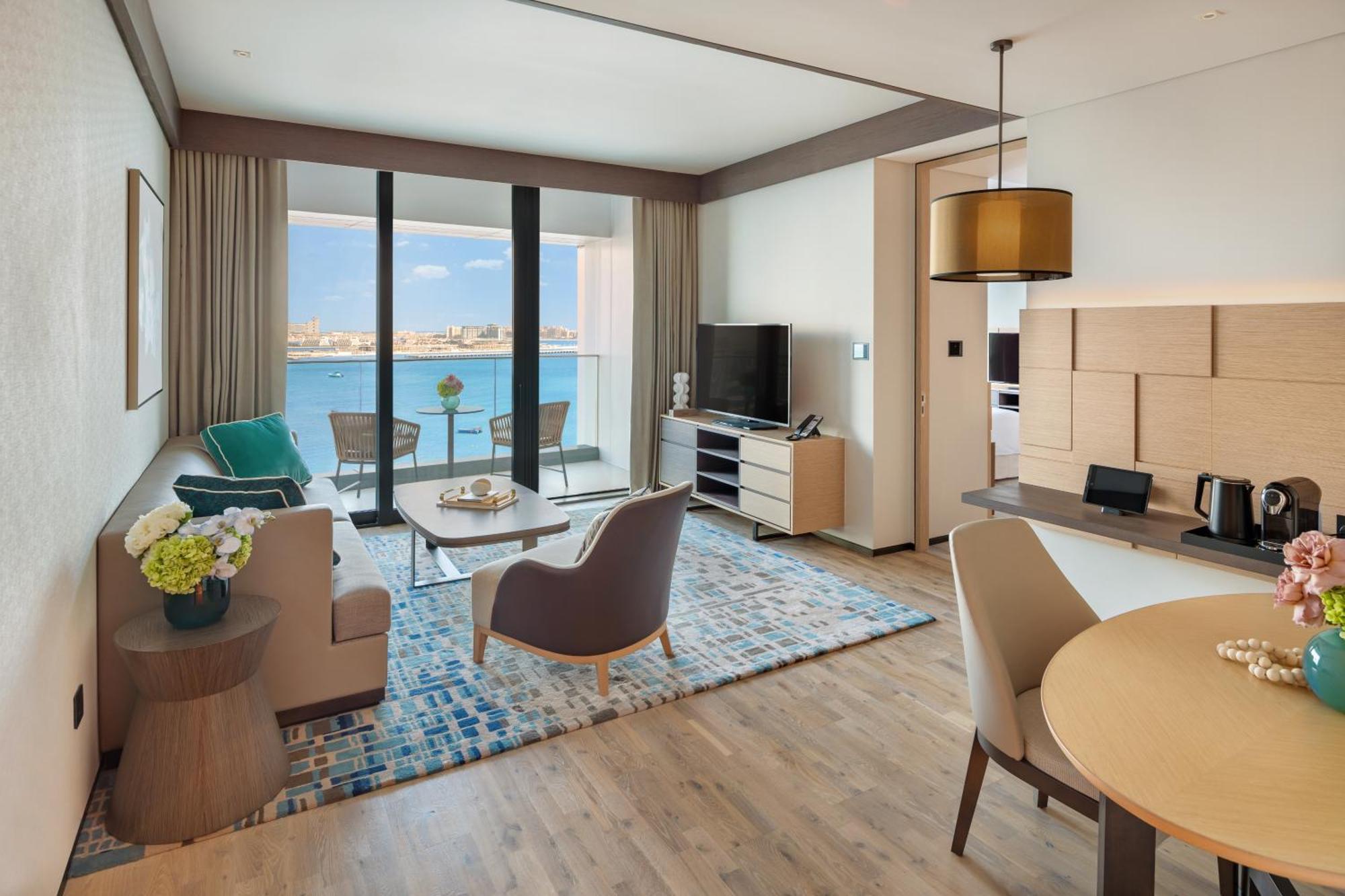 Club One Bedroom Executive Sea View Suite Lunch & World's Highest Infinity Pool Access