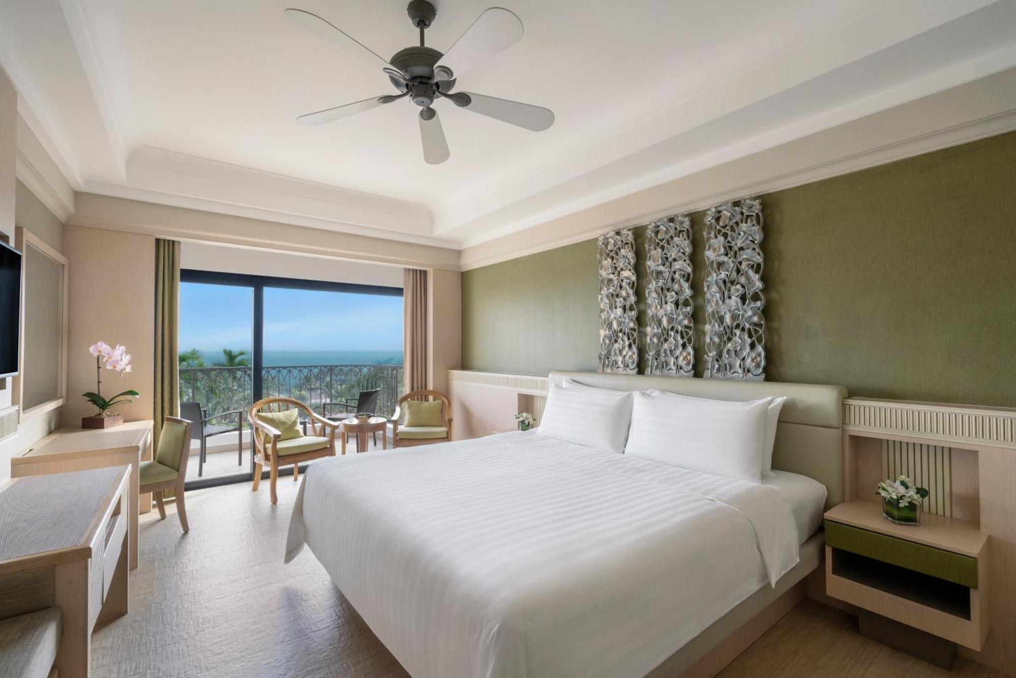 Deluxe King Room with Sea View - Sentosa Adventure Package with SGD 50 nett voucher per night for use at The Palawan @ Sentosa