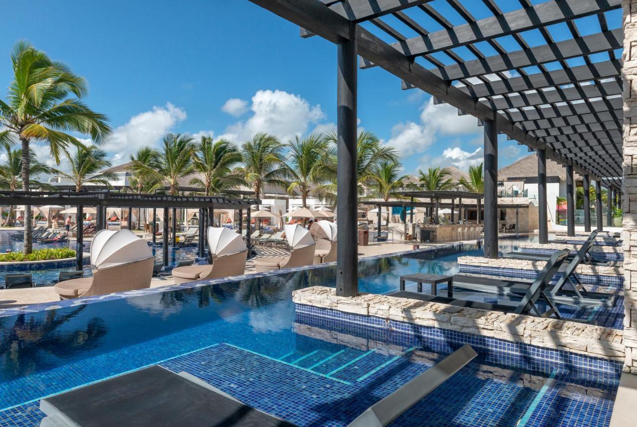 Luxury Junior Suite Swim Out Diamond Club