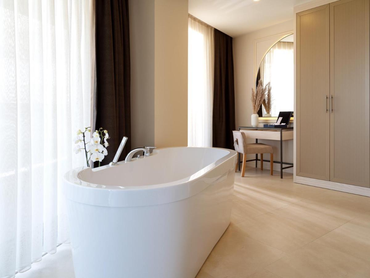 Breeze Suite Gentlemen Room