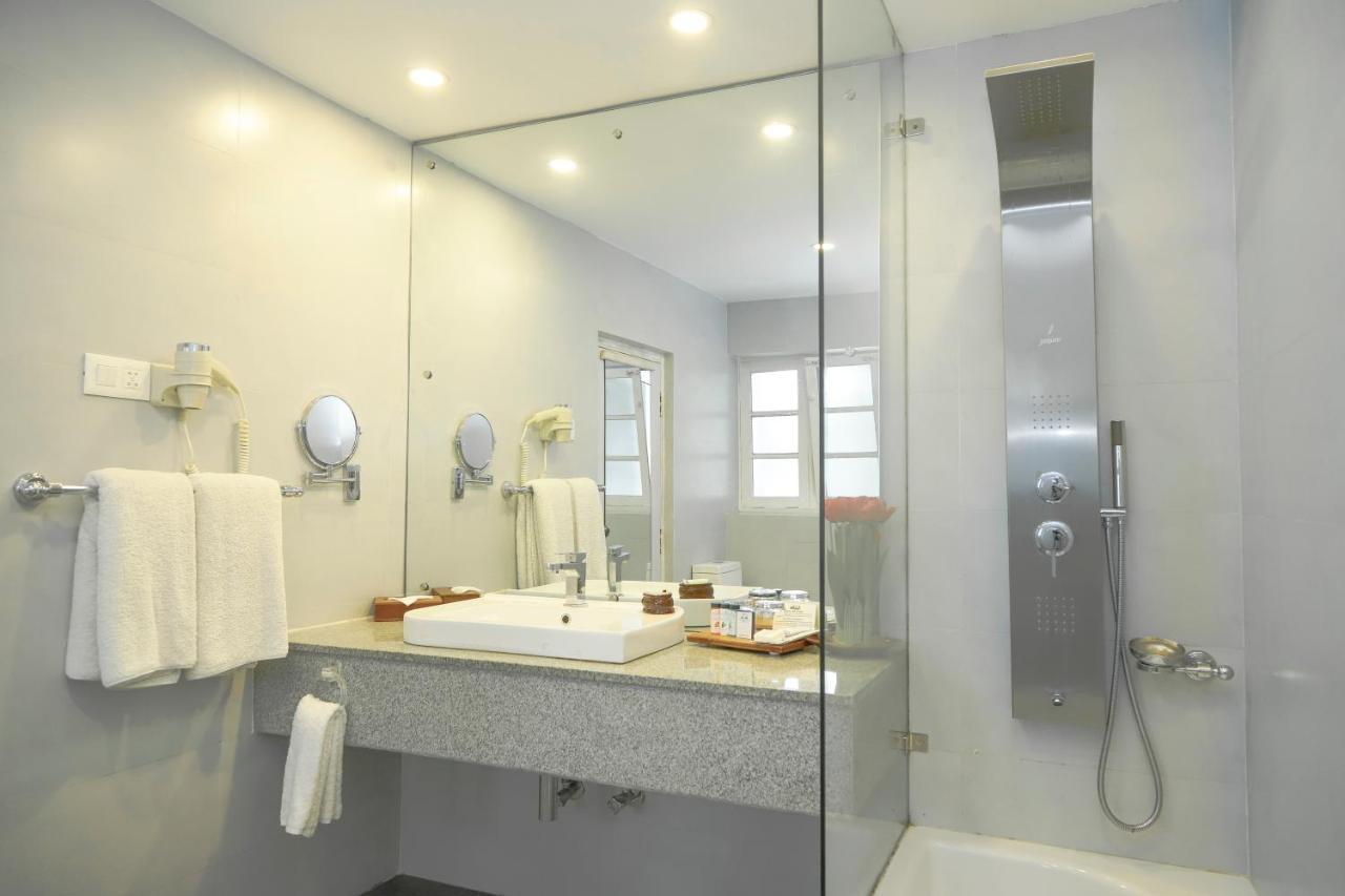 Suite,1293923665:JPEG