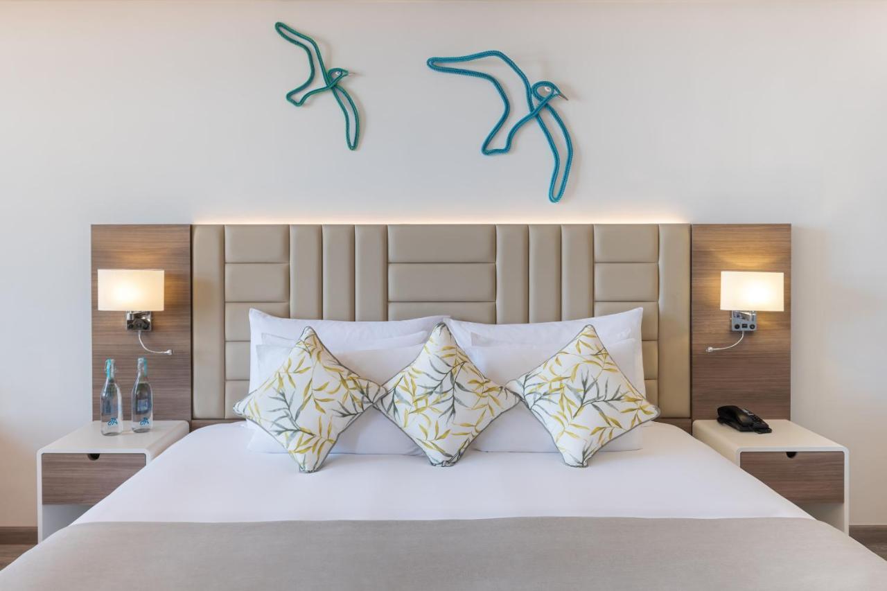 Sea View One Bedroom Suite Lounge Access Dedicated Pool & Beach,1352121982:JPEG