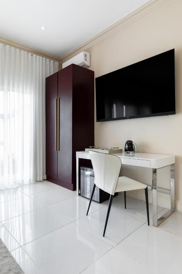 Executive Suite,1305794608:JPEG