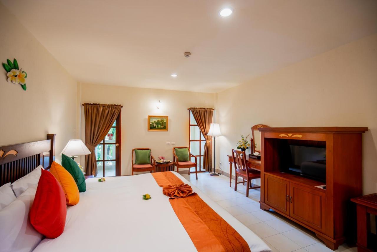 Superior Double or Twin Room with Pool View,1558304722:JPEG