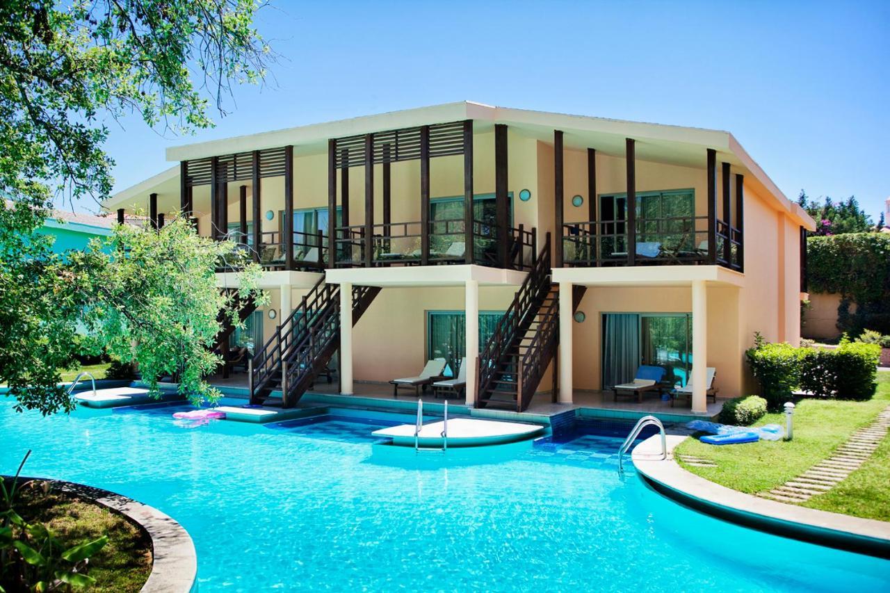 Standard Twin Room Swimming Pool Access